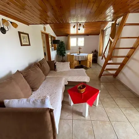 Ouranos Cosy Feriehus *