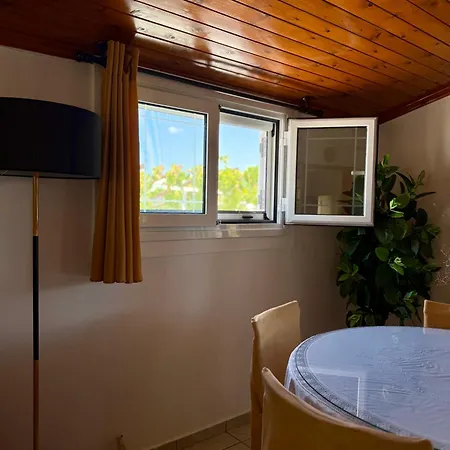 Ouranos Cosy Holiday home *